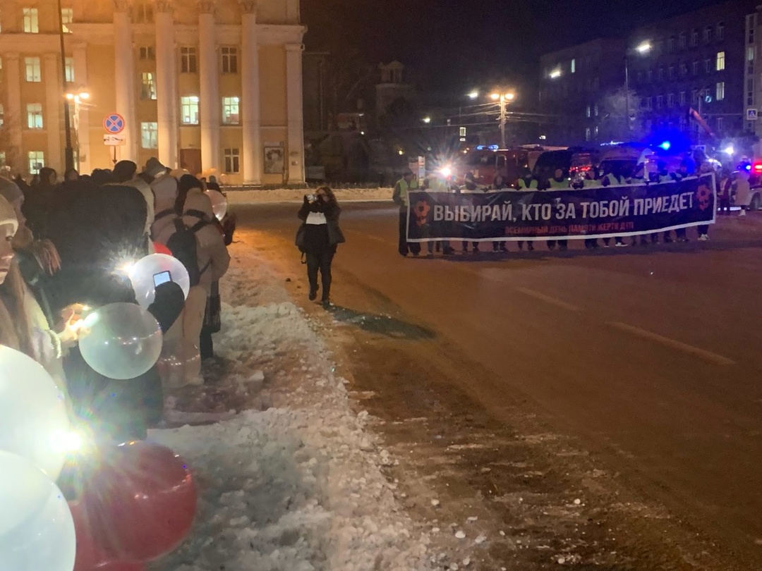 В преддверии 17 ноября - Дня памяти жертв ДТП, наши ученики 8-11 классов активнo участвовали в значимой акции, прошедшей на севере Кирова..