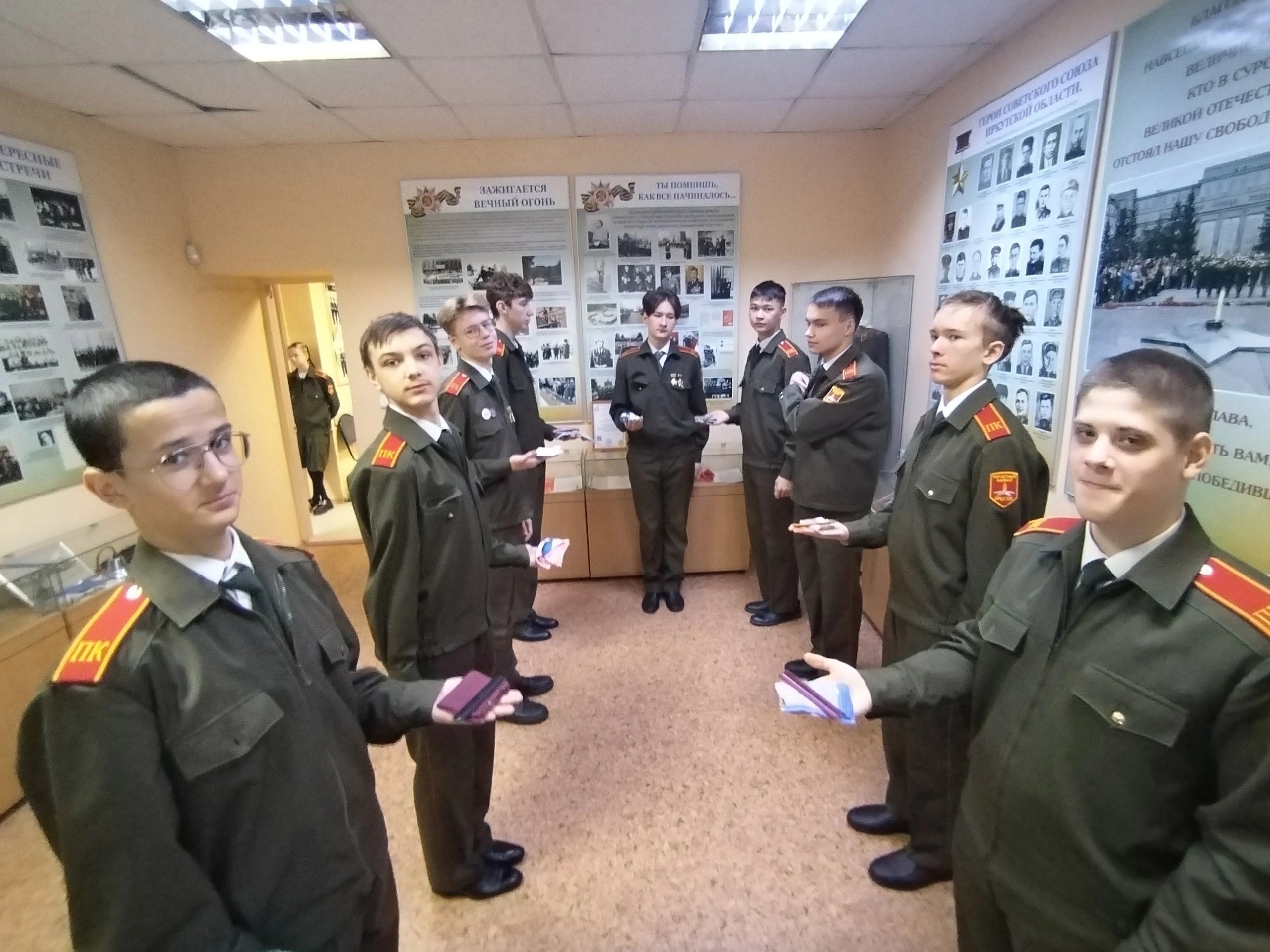 Караул школы №9 имени А. С. Пушкина продолжает нести службу на Посту №1.
